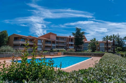 Superbe T3 Clim / Piscine / commerces et plages. Apartment in Le Lavandou