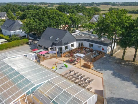 Property building, Restaurant/places to eat, Bird's eye view, Swimming pool