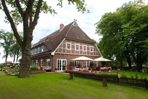 Restaurant/places to eat, Garden, Balcony/Terrace