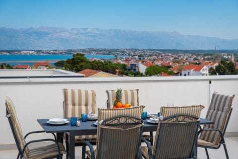 Natural landscape, View (from property/room), Balcony/Terrace, Seating area, Mountain view