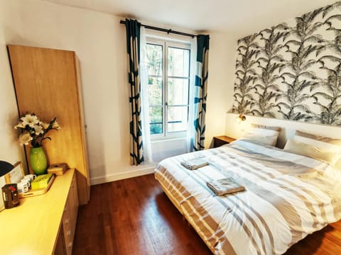 Bed, Photo of the whole room, Bedroom, towels, wardrobe