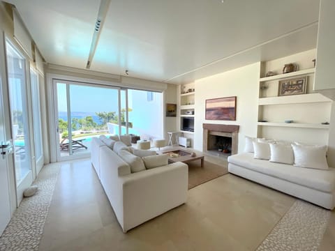 Living room, Pool view, Sea view, fireplace