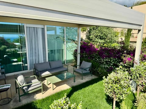 Spring, Day, Garden, Garden, View (from property/room), Seating area
