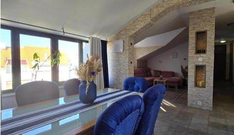 Living room, Seating area, Dining area