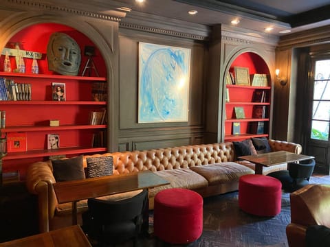 Library, Living room, Seating area