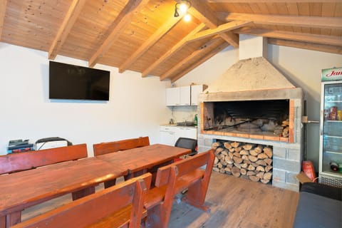 Communal lounge/ TV room, BBQ facilities, Seating area