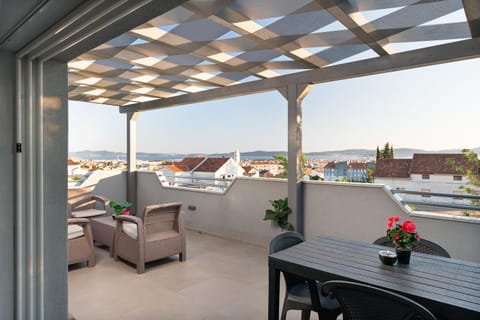 Balcony/Terrace, Landmark view