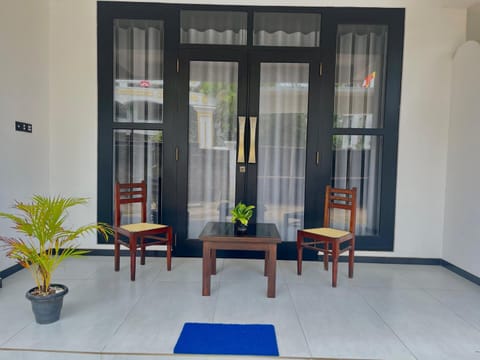 Photo of the whole room, Seating area