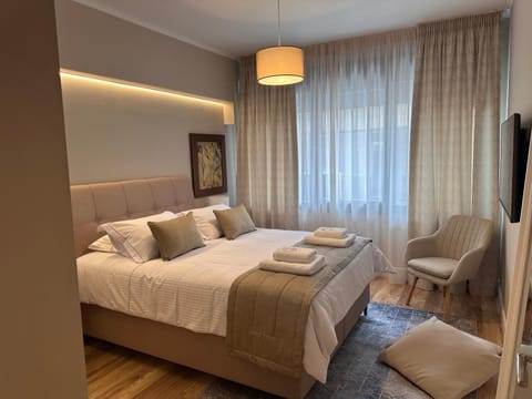 Photo of the whole room, Bedroom
