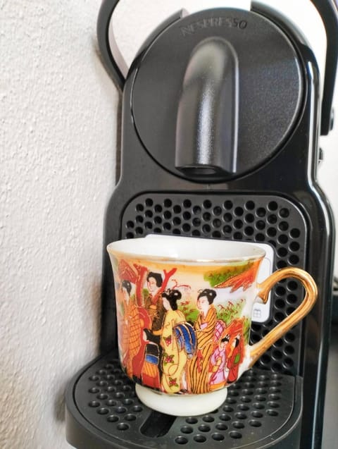 Coffee/tea facilities, Food and drinks, Food, Drinks