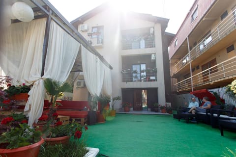 Facade/entrance, Balcony/Terrace