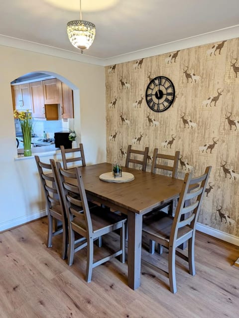 Cosy 3 story home House in England