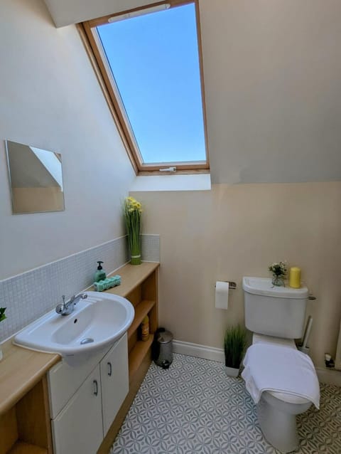 Cosy 3 story home House in England