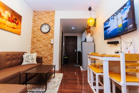 Communal lounge/ TV room, TV and multimedia, Kitchen or kitchenette, Living room, Seating area, Dining area, Evening entertainment