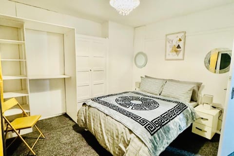 Birmingham 3 bedrooms- Sleeps 6- Free parking House in Wyre Forest District