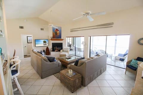 Spacious 3BR pool home on Sanibel Island - 10 min walk to beach House in Sanibel Island