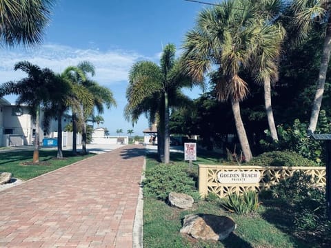 Day, Neighbourhood, Natural landscape, Street view, Location