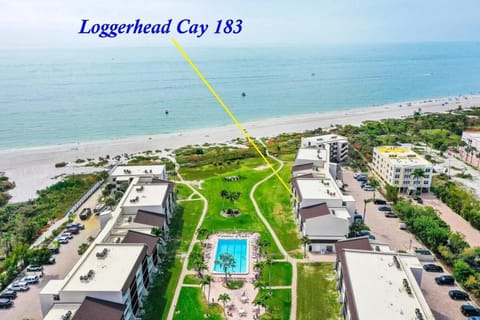 Property building, Neighbourhood, Natural landscape, Bird's eye view, Beach, Evening entertainment, Sea view, Swimming pool, Location