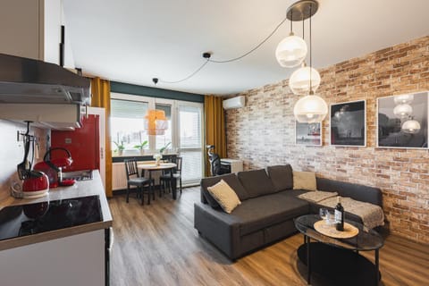 Kitchen or kitchenette, Living room, Seating area, Dining area