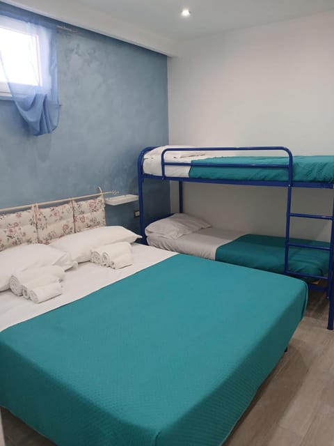 Bed, Photo of the whole room, Bedroom, bunk bed