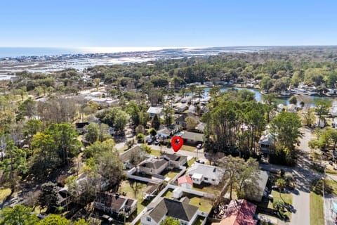 Nearby landmark, Neighbourhood, Natural landscape, Bird's eye view, Location