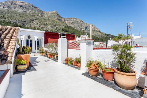 Property building, Neighbourhood, Garden, View (from property/room), Balcony/Terrace, Garden view, Garden view, Mountain view, Mountain view