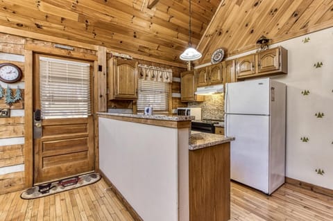 Kitchen or kitchenette, dishwasher, microwave, oven, pet friendly, stove