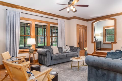 Stunning Yard Wood-Fired Pizza Oven in Dundee House in Dundee-Happy Hollow