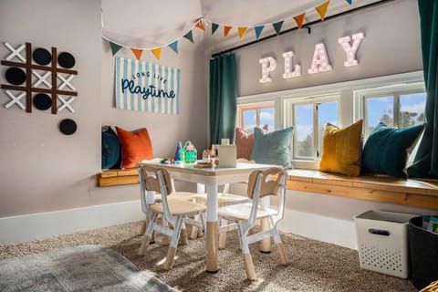 Stunning Yard Wood-Fired Pizza Oven in Dundee House in Dundee-Happy Hollow