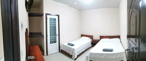 Bed, TV and multimedia, Photo of the whole room, Bedroom, towels, wardrobe, air conditioner