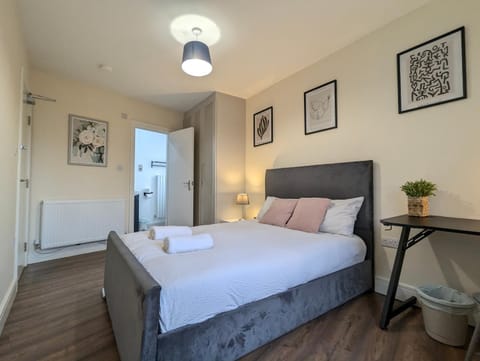 5 Ensuite Bedroom House Near Centre Free Parking House in York