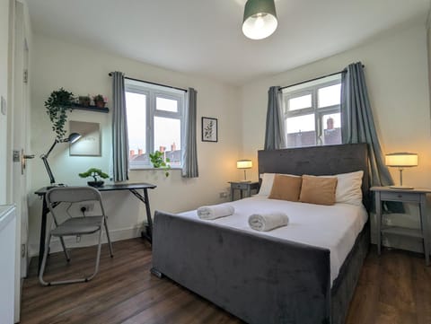 5 Ensuite Bedroom House Near Centre Free Parking House in York