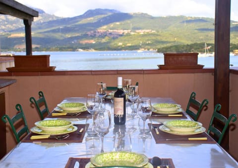 Day, Natural landscape, Dining area, Mountain view