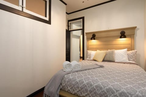 Blame Jaime - downtown, the heart of all the fun! Apartment in Port Clinton