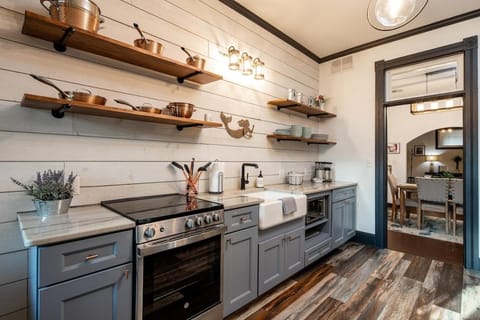 Blame Jaime - downtown, the heart of all the fun! Apartment in Port Clinton