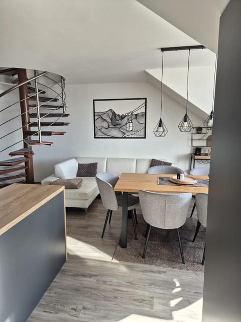 Seating area, Dining area