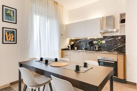 Kitchen or kitchenette, Dining area, stove