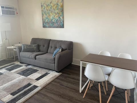 Cozy Tower Hideaway Apartment hotel in Fresno