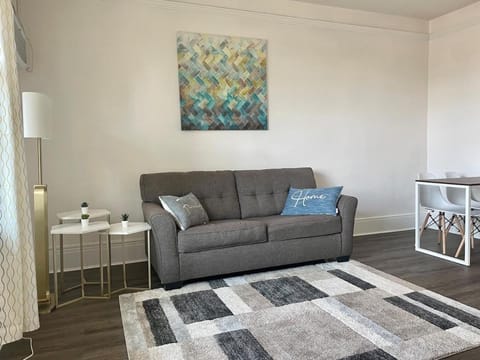 Cozy Tower Hideaway Apartment hotel in Fresno