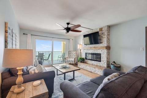 Communal lounge/ TV room, TV and multimedia, Living room, Seating area, Evening entertainment, fireplace
