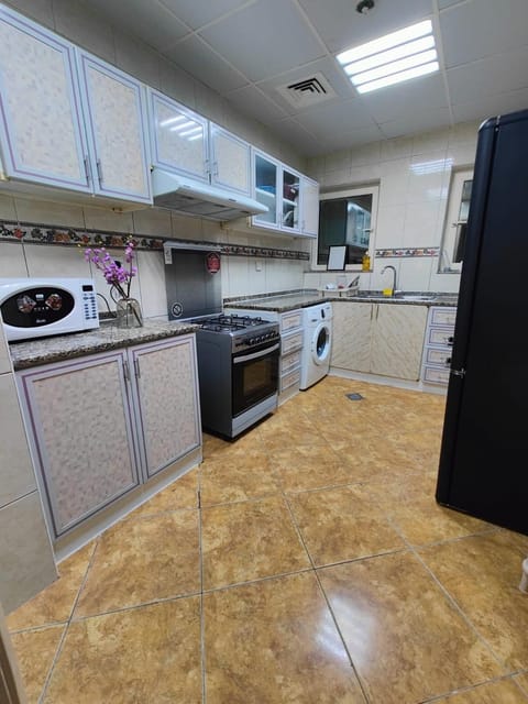 Luxury 3-Bedroom Apartment with Garden View opposite to Safiya Park Apartment in Al Sharjah