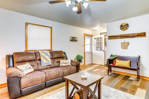 1 Mi to Dtwn Mountain View Home with Deck House in Mountain View