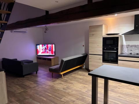 TV and multimedia, Living room, Dining area, stove