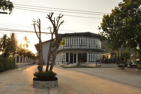 Property building, Facade/entrance, Natural landscape, On site, Text overlay, Sunrise