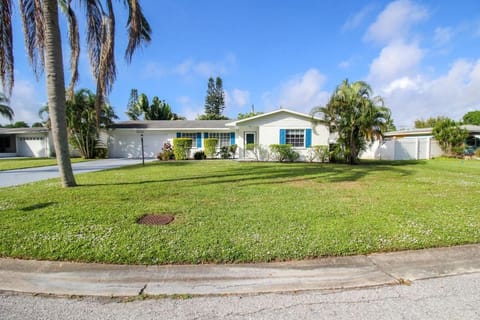 Property building, Day, Neighbourhood, Natural landscape, Street view