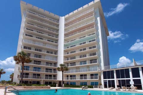 Property building, Day, Swimming pool