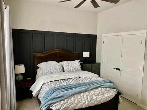 Secluded Hill Country Getaway with Spa and Sauna House in Spring Branch