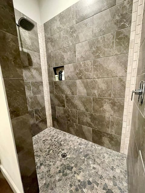 Secluded Hill Country Getaway with Spa and Sauna House in Spring Branch