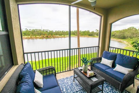 Patio, Natural landscape, View (from property/room), Balcony/Terrace, Seating area, Lake view