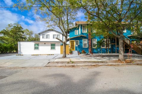 Delightful 2 BR Downtown Sarasota Condo - The White Pearl House in Sarasota